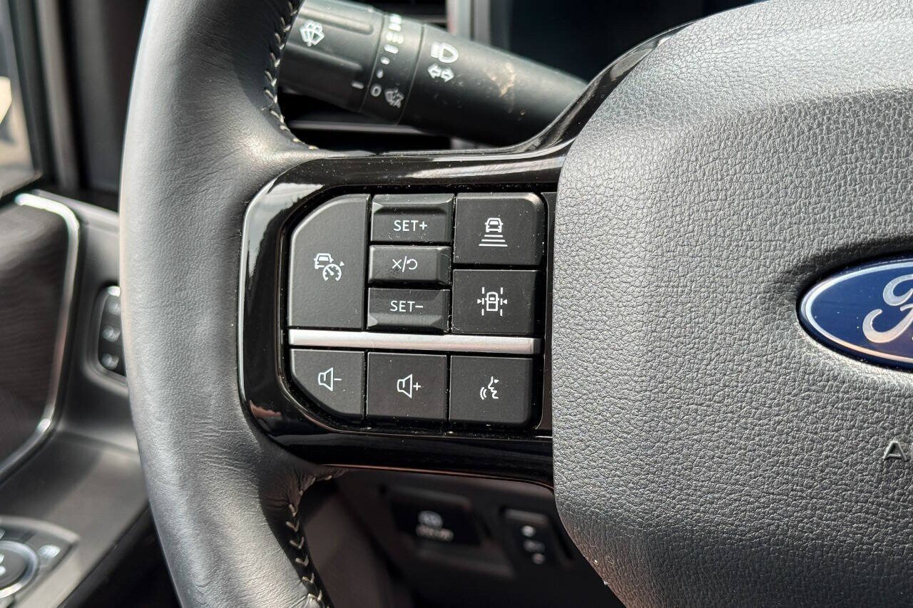 Used 2024 Ford F150 Lightning Platinum AWD/4WD image 37