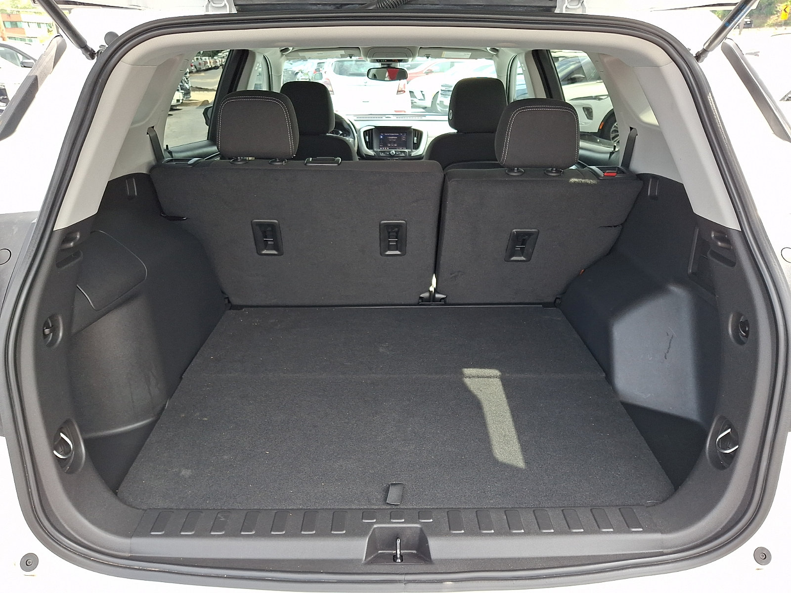 Used 2024 GMC Terrain SLE FWD image 28
