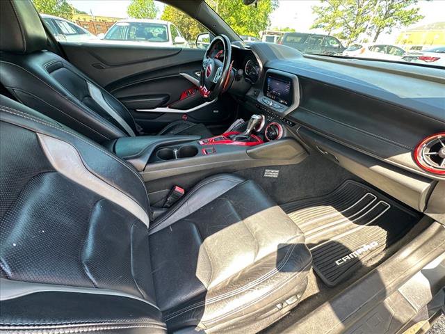 Used 2020 Chevrolet Camaro LT w/ Technology Package image 9
