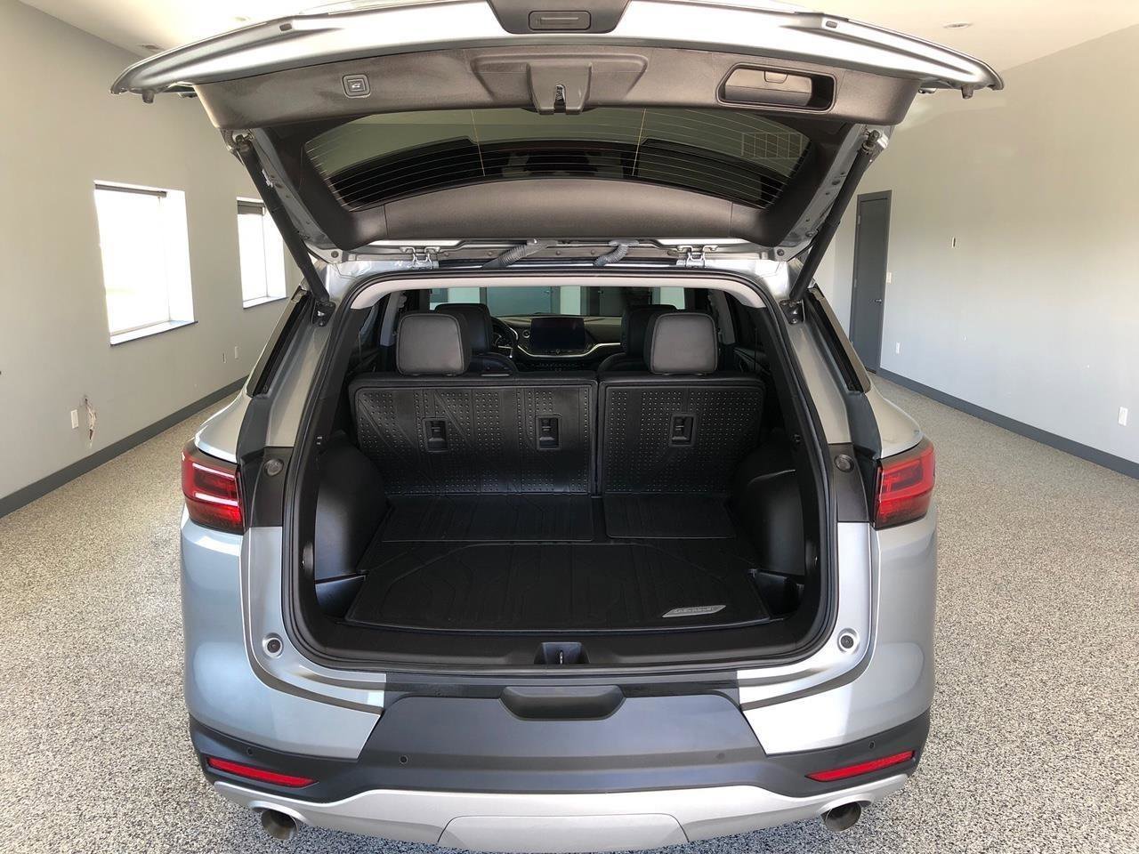 Used 2024 Chevrolet Blazer LT w/ LPO, Black Grille Bar Package AWD/4WD image 9