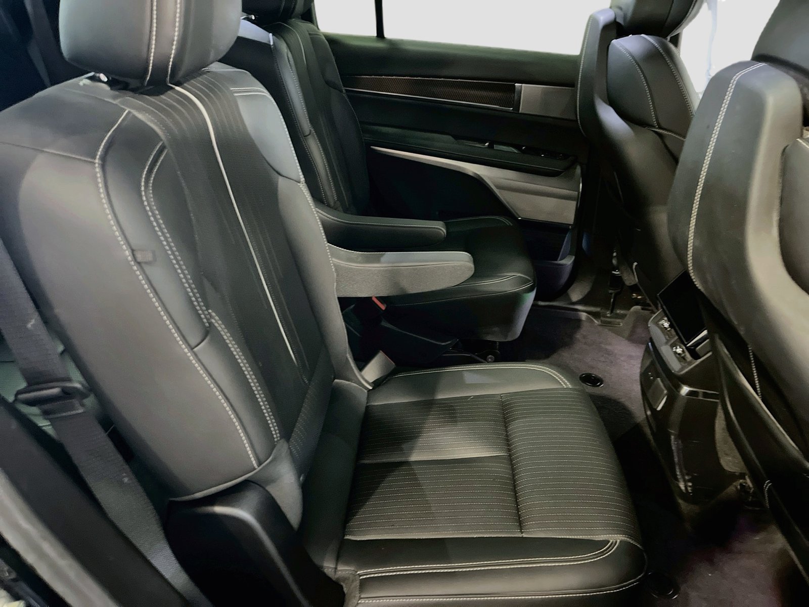 Used 2026 Cadillac Vistiq Luxury w/ LPO, Floor Liner Package AWD/4WD image 28