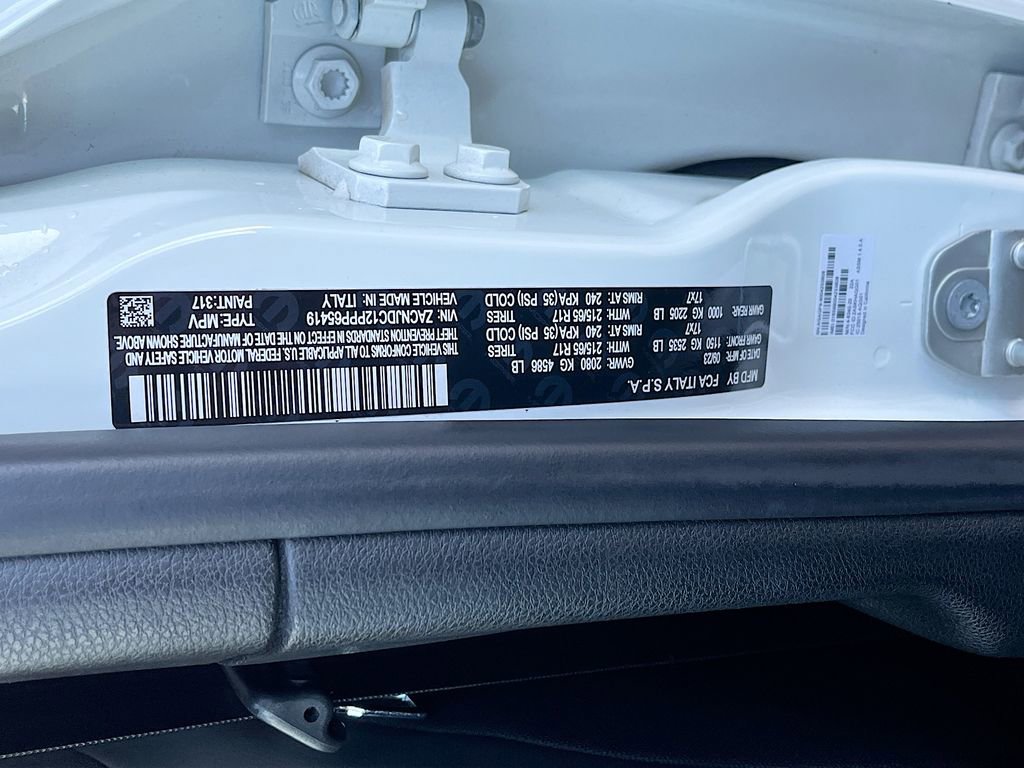 Used 2023 Jeep Renegade Trailhawk AWD/4WD image 31