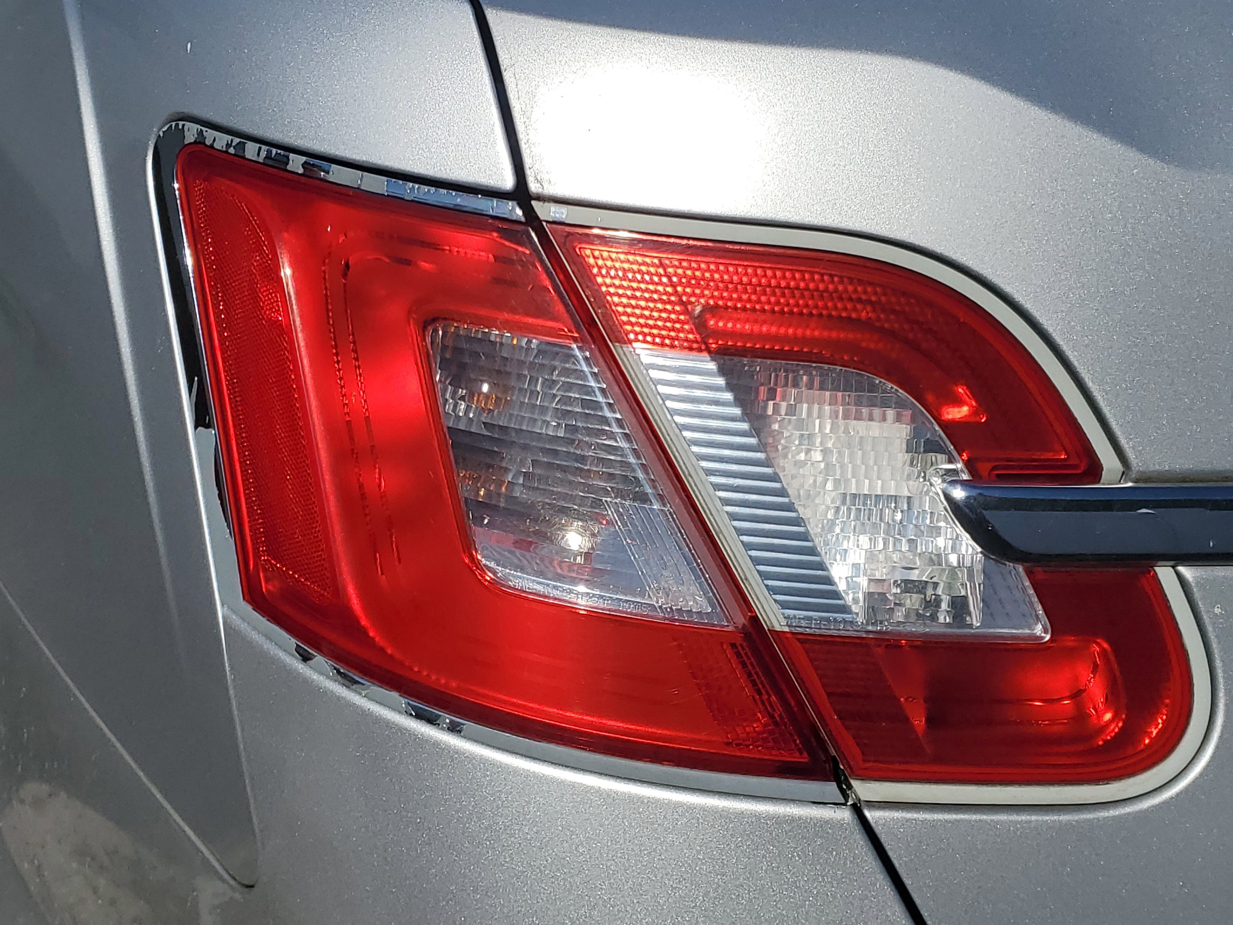 Used 2011 Ford Taurus Limited w/ 303A Rapid Spec Order Code FWD image 10