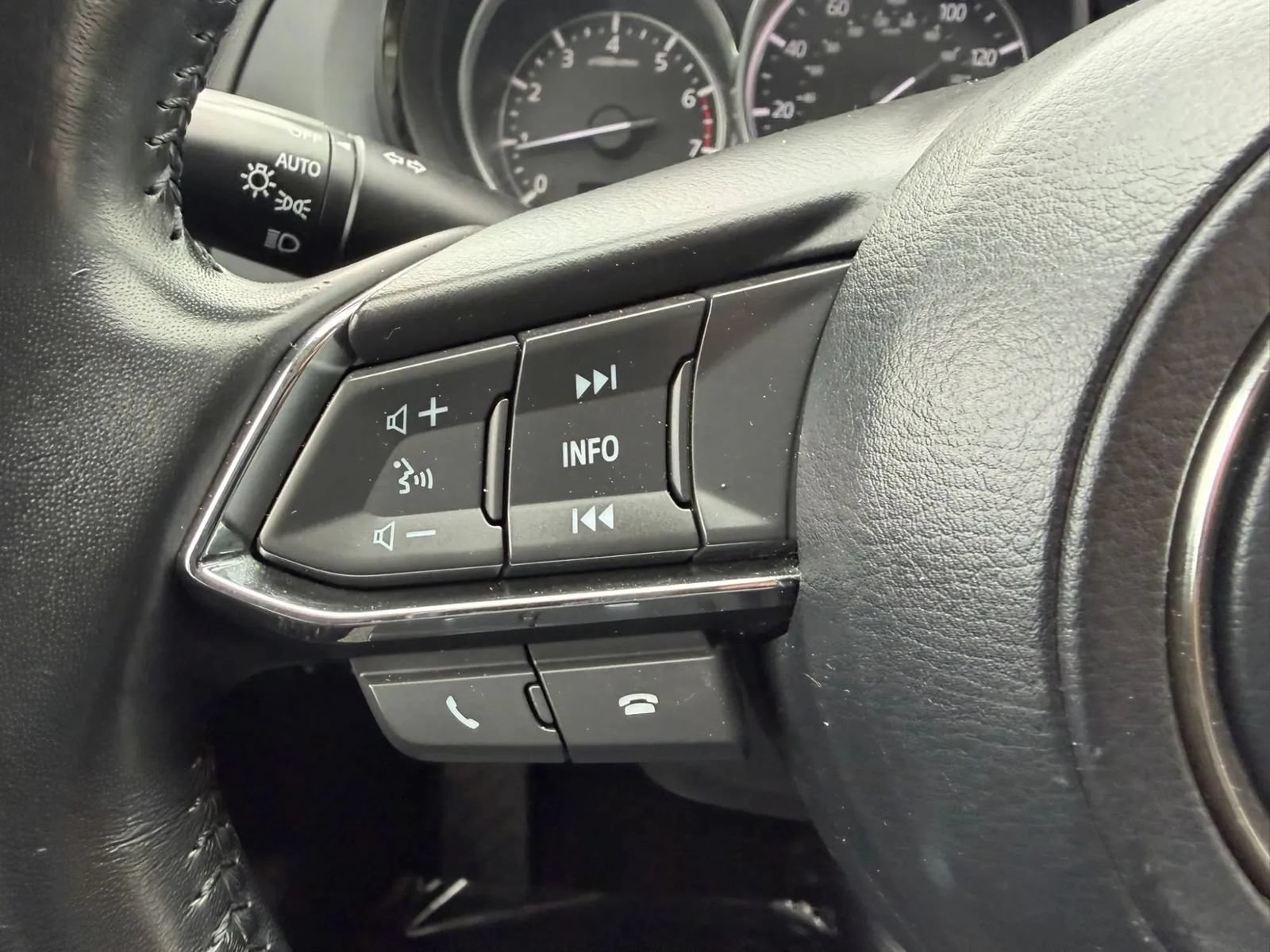 Used 2018 MAZDA CX-9 Touring AWD/4WD image 15