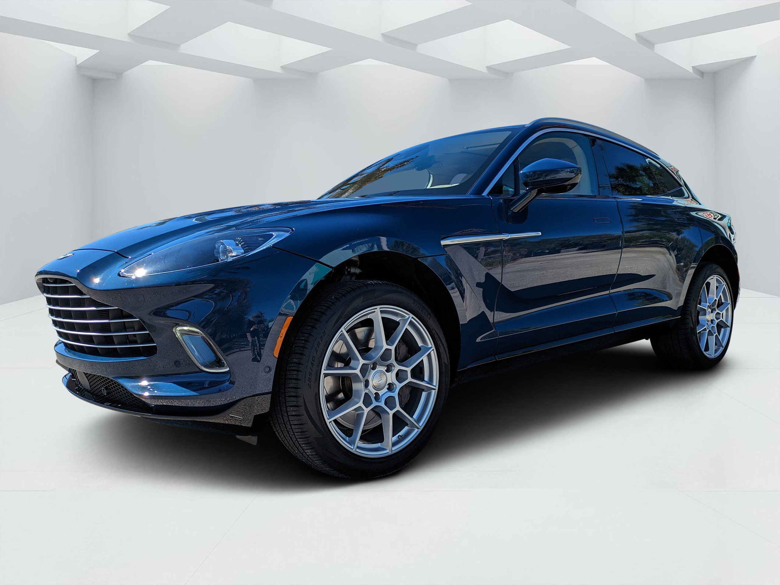 Used 2024 Aston Martin DBX AWD/4WD image 7