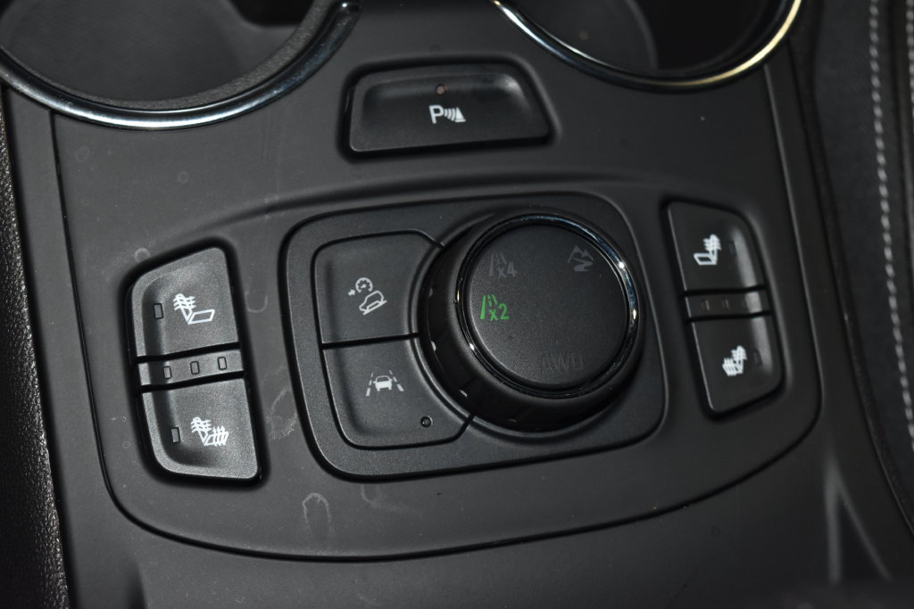 Used 2024 GMC Terrain SLT w/ Tech Package AWD/4WD image 18