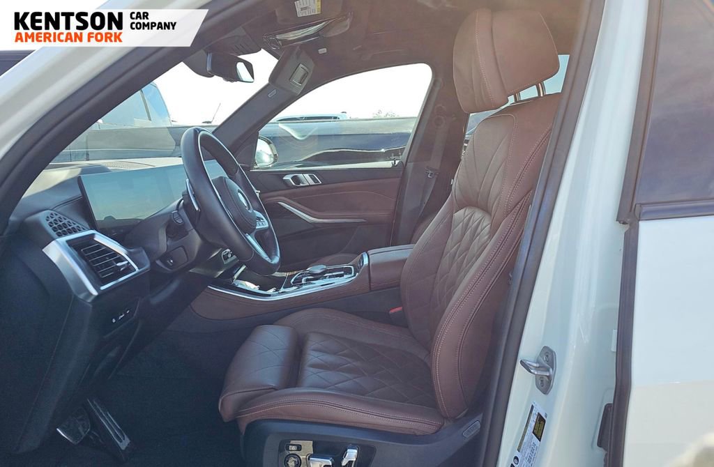 Used 2025 BMW X5 xDrive40i w/ M Sport Package image 5