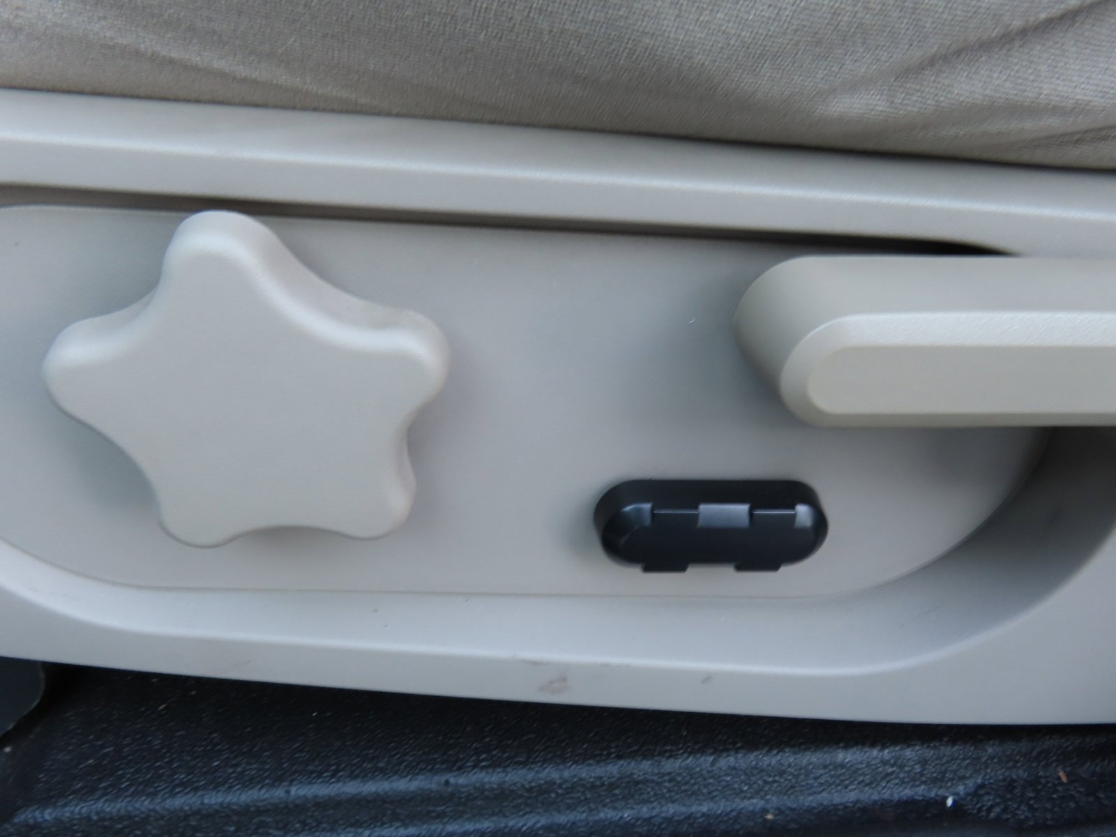 Used 2008 Ford Explorer Sport Trac XLT image 27