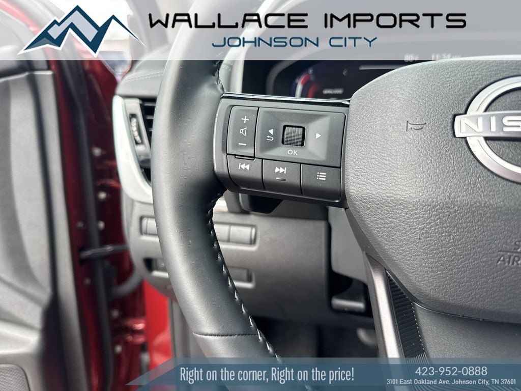 Used 2025 Nissan Rogue SL AWD/4WD image 29