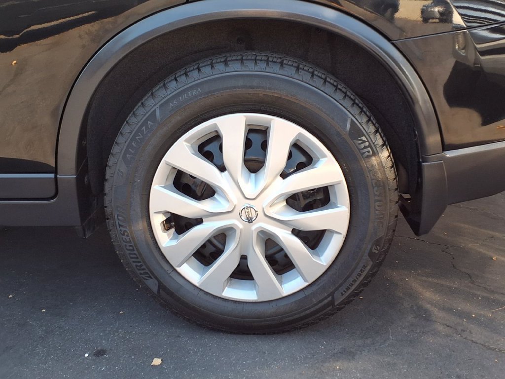 Used 2016 Nissan Rogue S FWD image 3