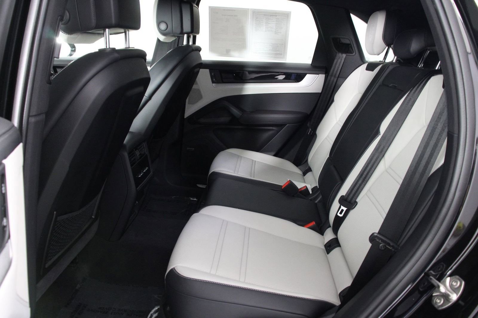 Certified 2025 Porsche Cayenne E-Hybrid image 33