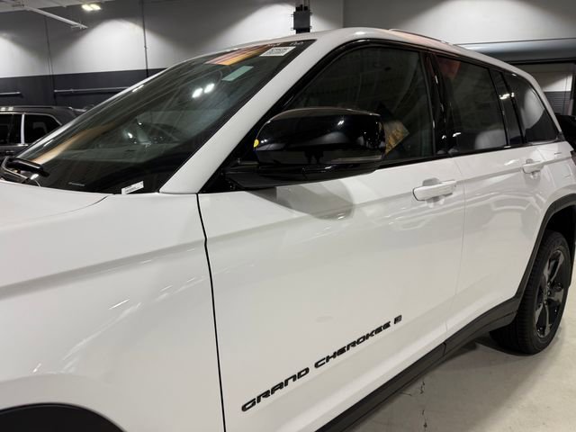New 2025 Jeep Grand Cherokee Limited image 4