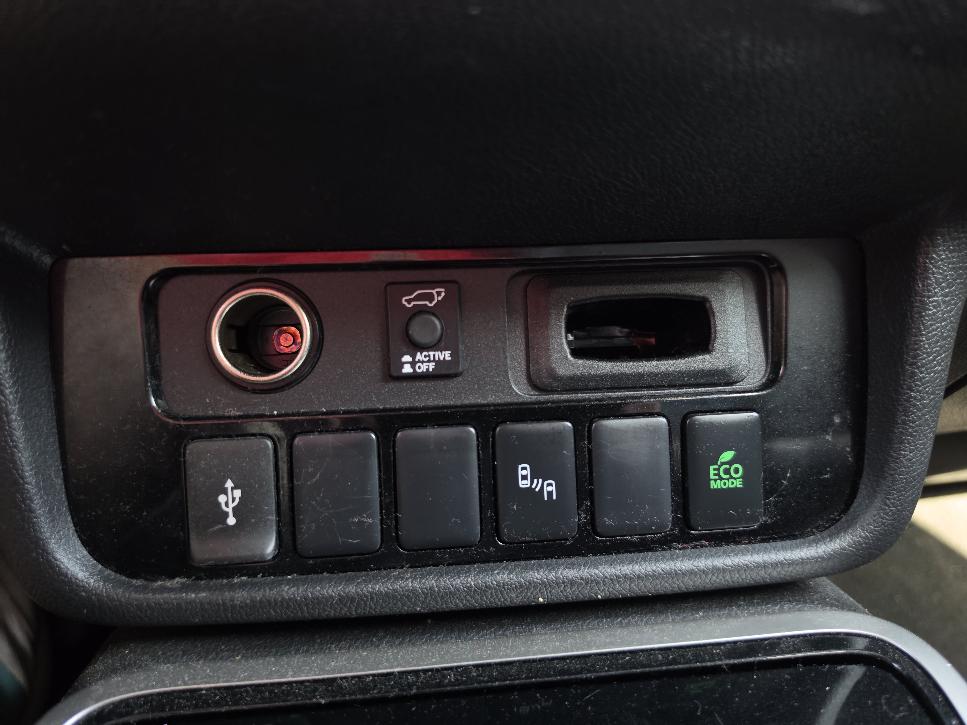 Used 2020 Mitsubishi Outlander SEL AWD/4WD image 25