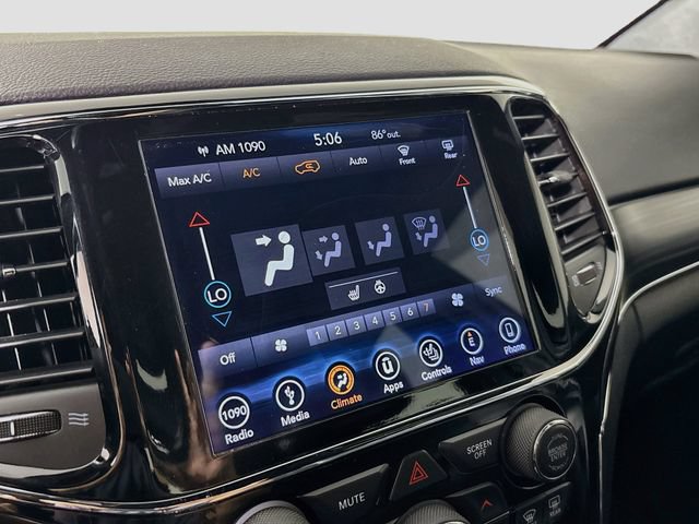 Used 2019 Jeep Grand Cherokee Limited AWD/4WD image 16