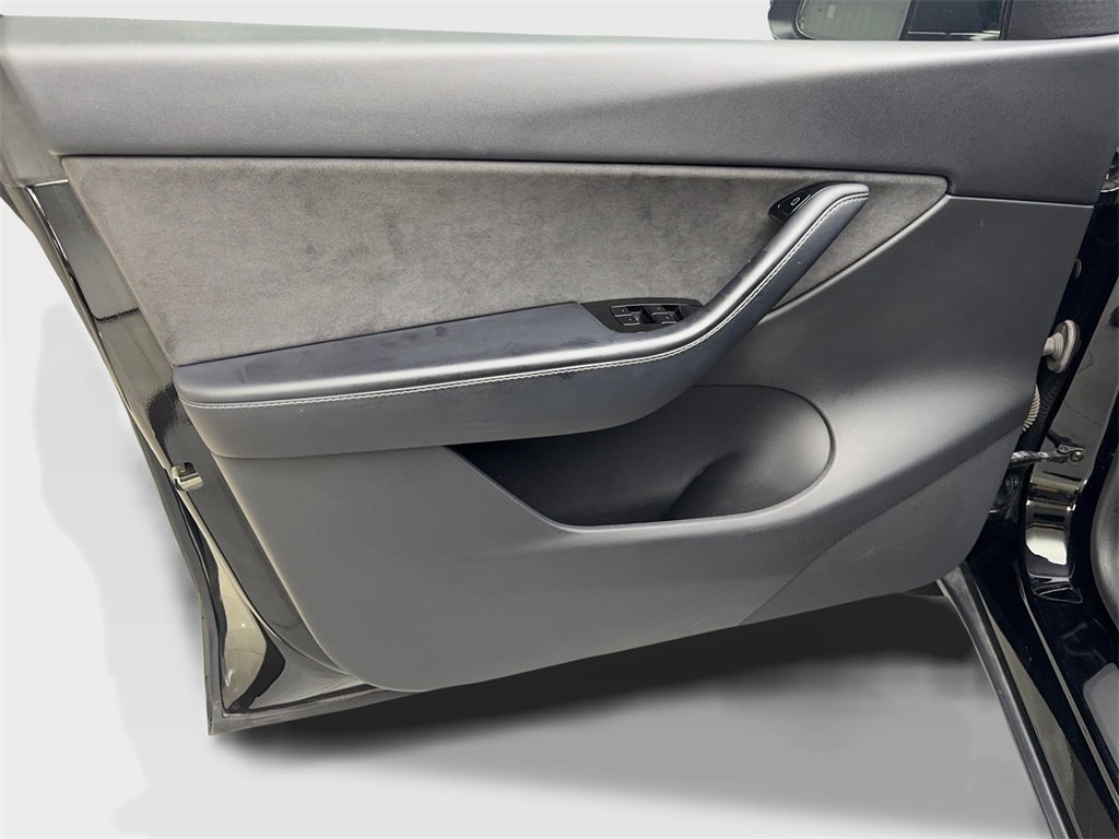 Used 2021 Tesla Model Y Long Range image 31