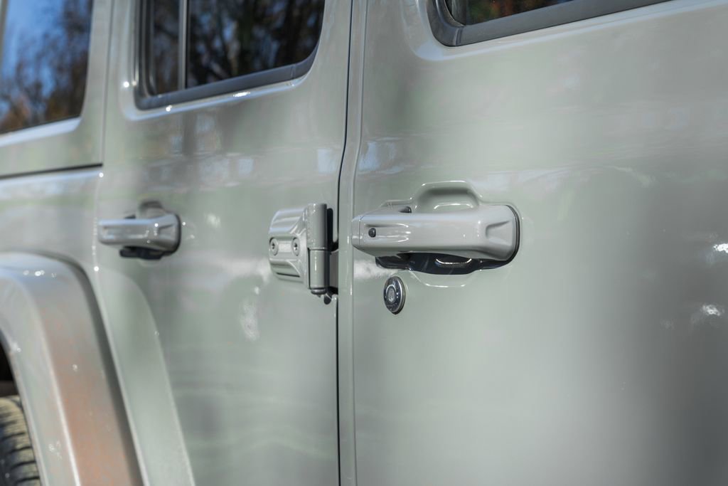 Used 2022 Jeep Wrangler Unlimited Sahara image 13