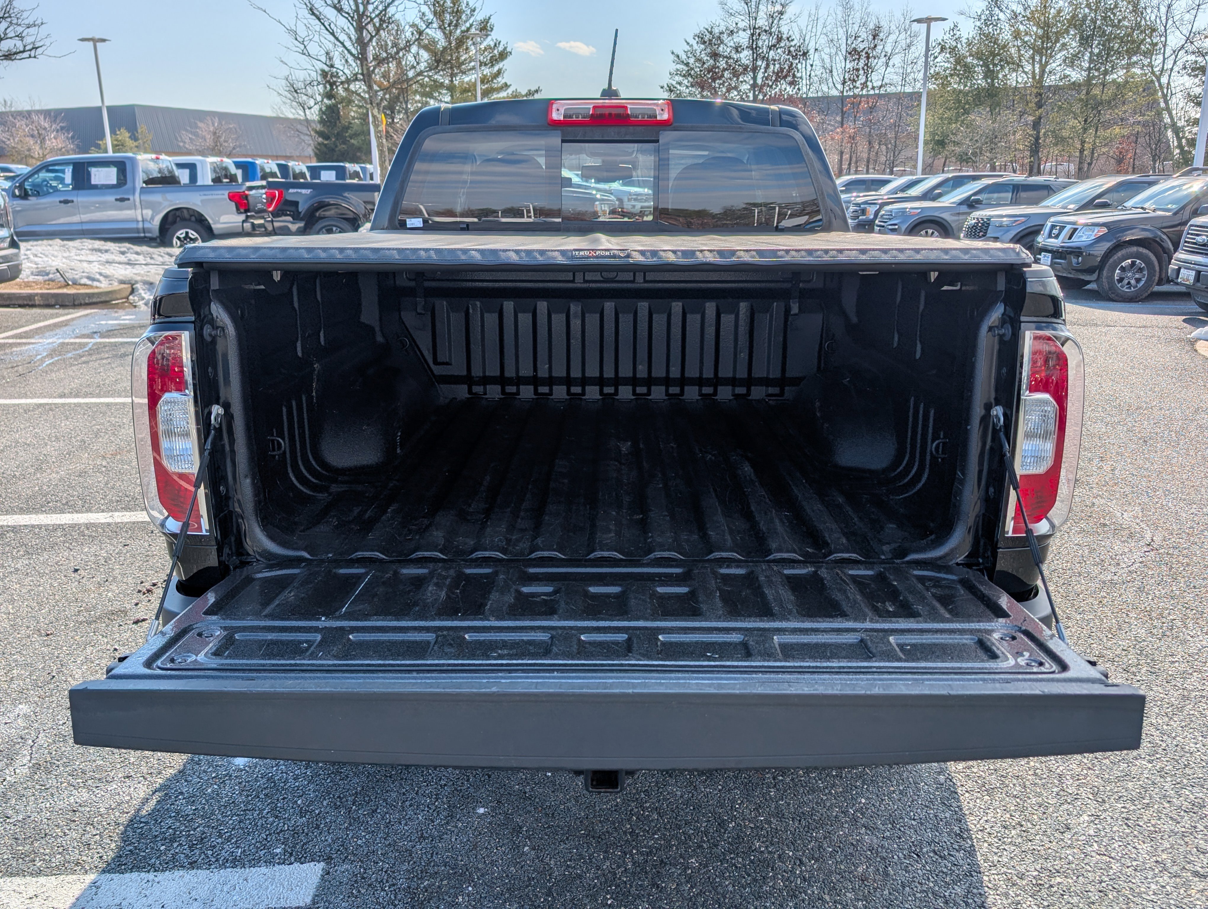 Used 2016 GMC Canyon SLT w/ Driver Alert Package image 12