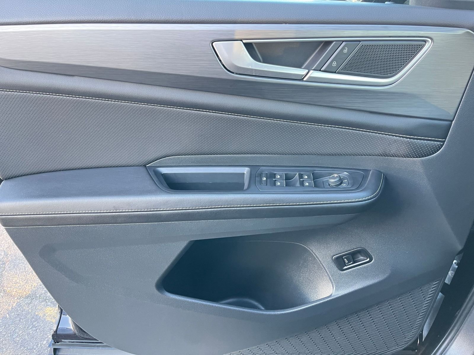 Used 2025 Volkswagen Atlas Cross Sport SE image 20