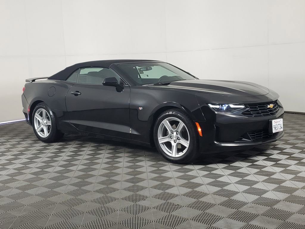 Used 2023 Chevrolet Camaro LT RWD image 2