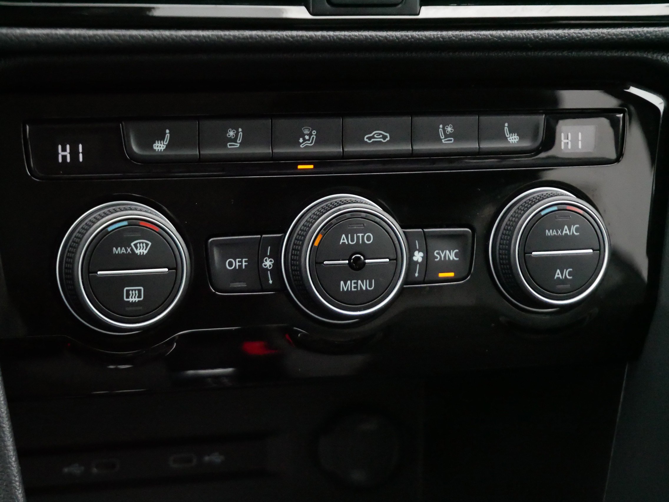 Certified 2022 Volkswagen Taos SEL w/ Panoramic Sunroof Package image 23