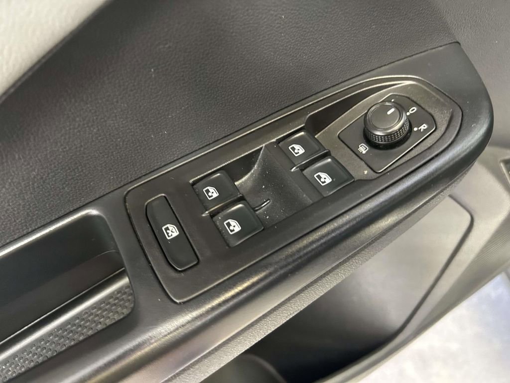 Used 2024 Volkswagen Taos SE FWD image 17