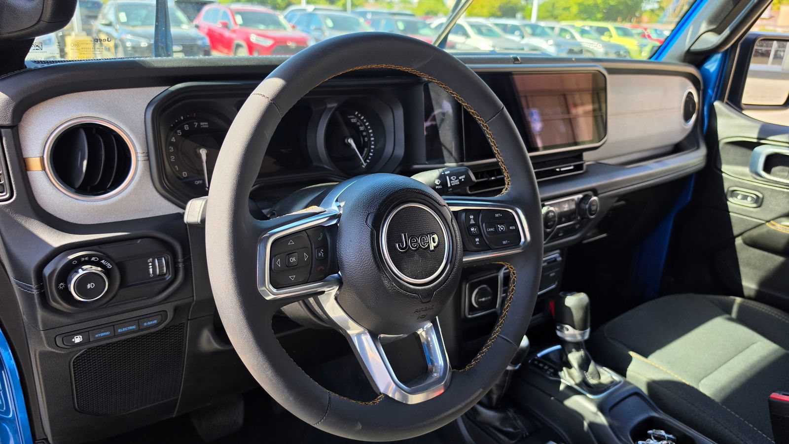 Used 2024 Jeep Wrangler Unlimited Sahara w/ Technology Group AWD/4WD image 6