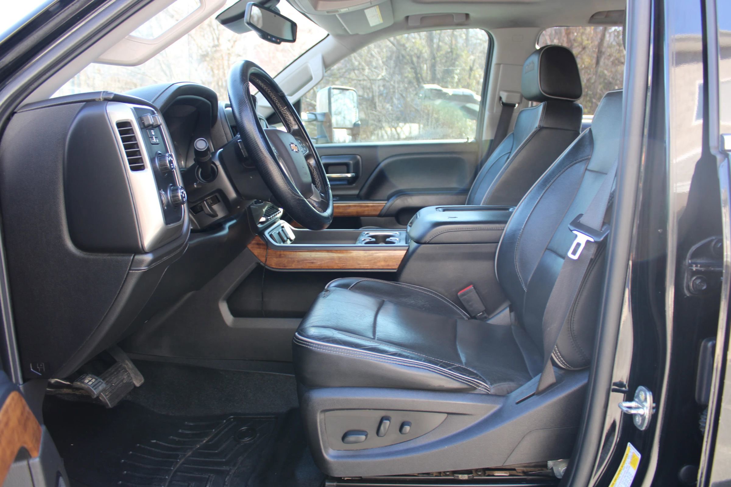 Used 2019 Chevrolet Silverado 2500 High Country w/ Duramax Plus Package image 17