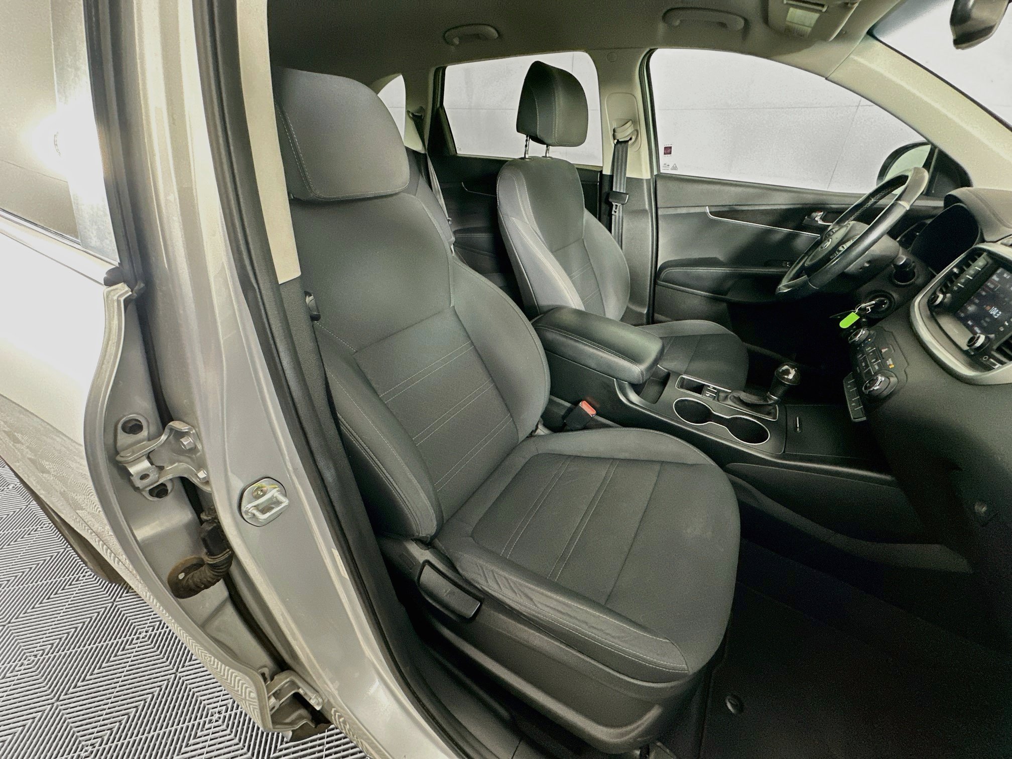 Used 2017 Kia Sorento FWD w/ LX Convenience Package image 29