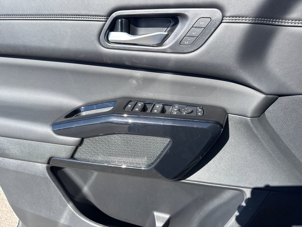 New 2026 Nissan Pathfinder Platinum image 22