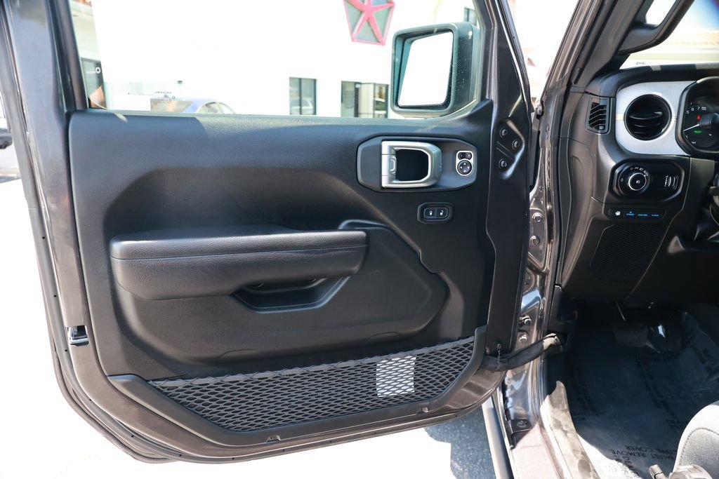 Used 2024 Jeep Wrangler Unlimited AWD/4WD image 17