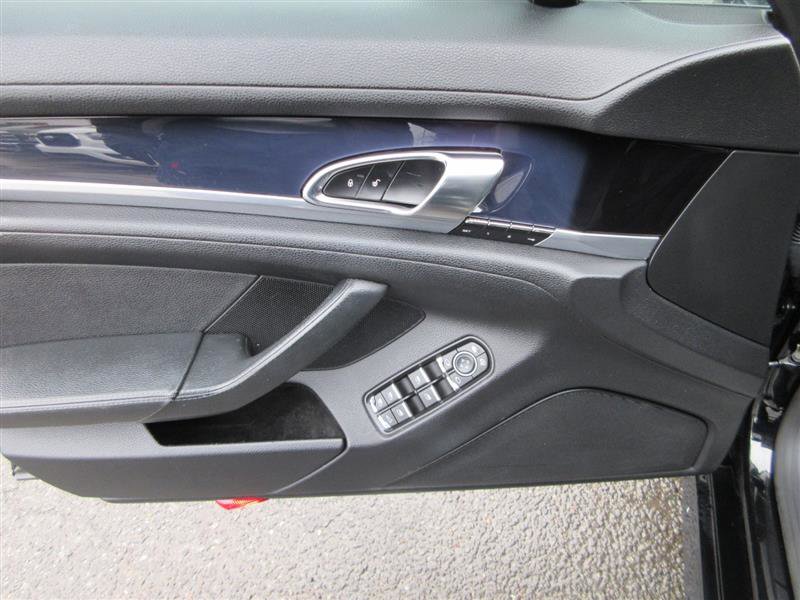 Used 2016 Porsche Panamera 4 image 12