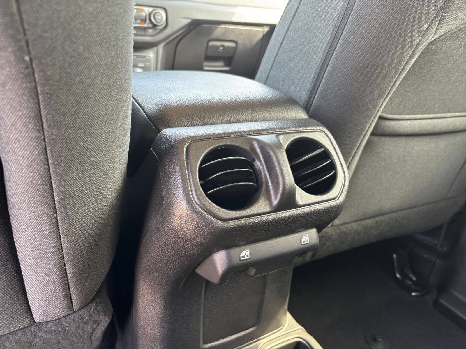 Used 2025 Jeep Wrangler Unlimited Sport AWD/4WD image 18