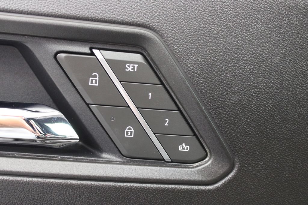Used 2025 Chevrolet Colorado ZR2 w/ Technology Package AWD/4WD image 19