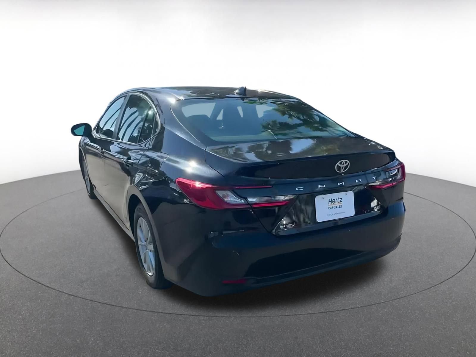 Used 2025 Toyota Camry LE image 11