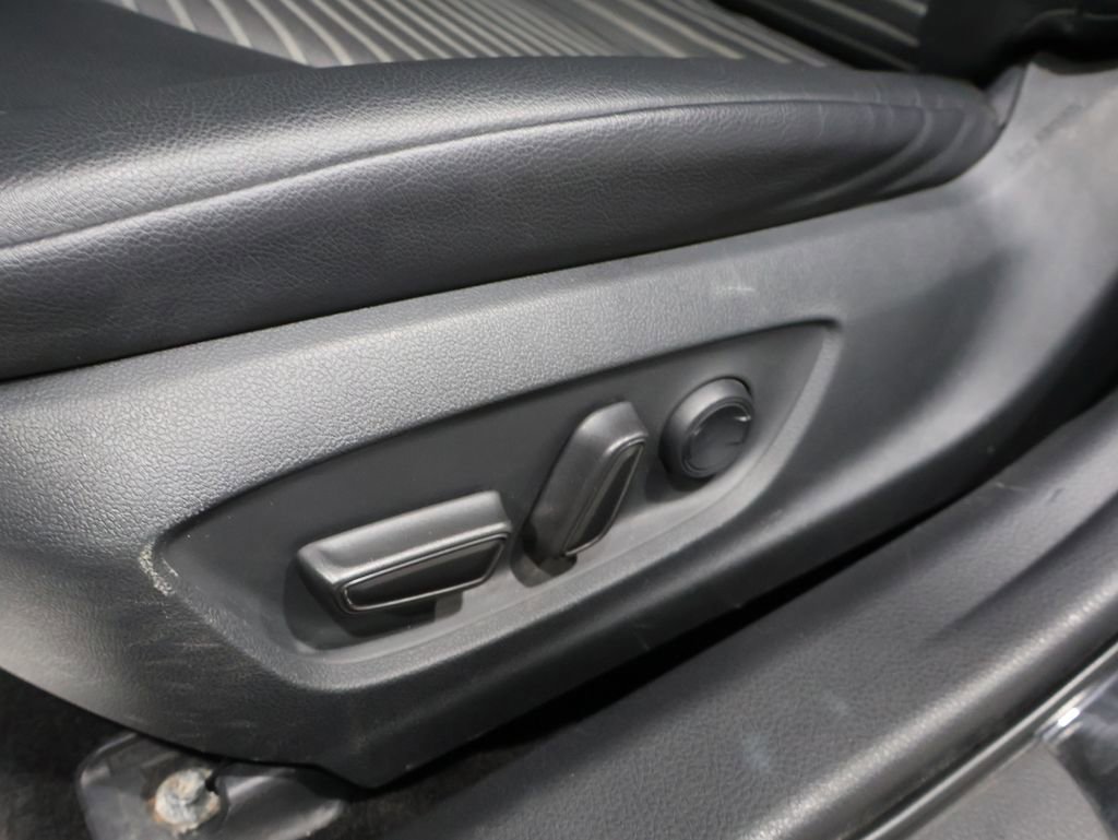 Used 2018 Toyota Camry SE image 10