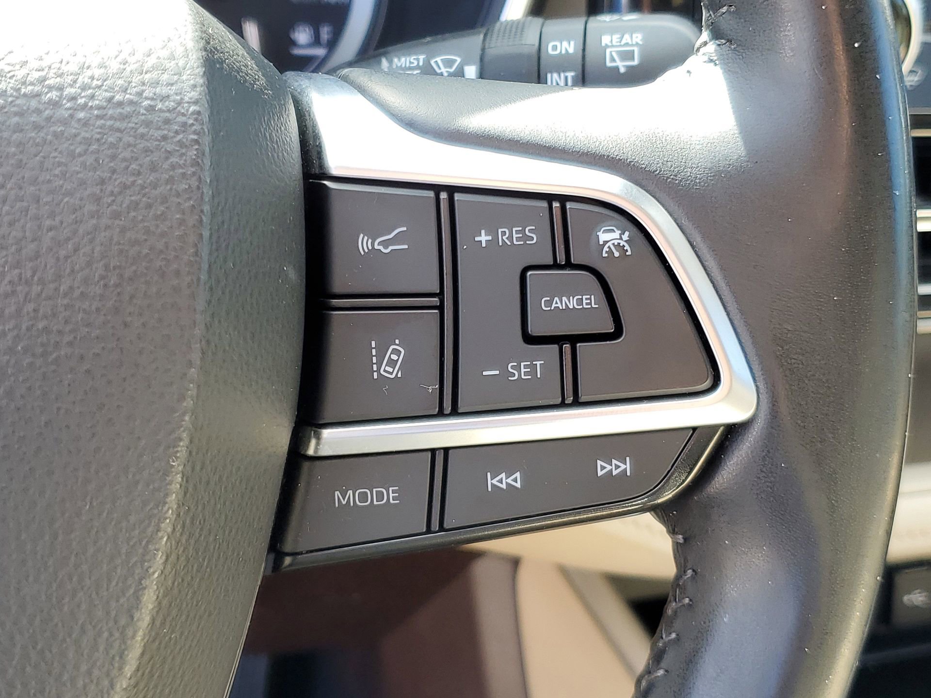 Used 2021 Toyota Highlander XLE image 25