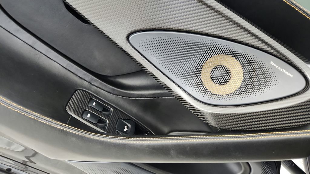 Used 2016 McLaren 570S Coupe RWD image 26