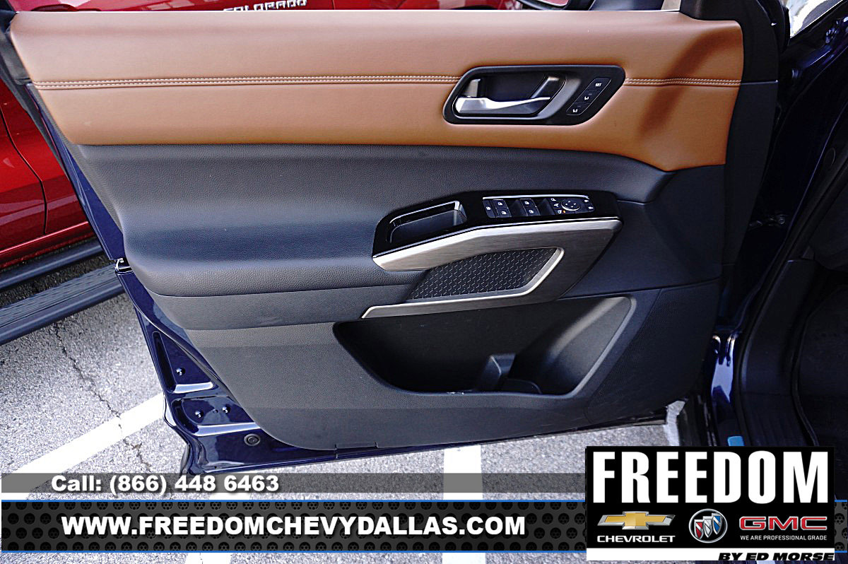 Used 2024 Nissan Pathfinder Platinum w/ Cargo Package image 35