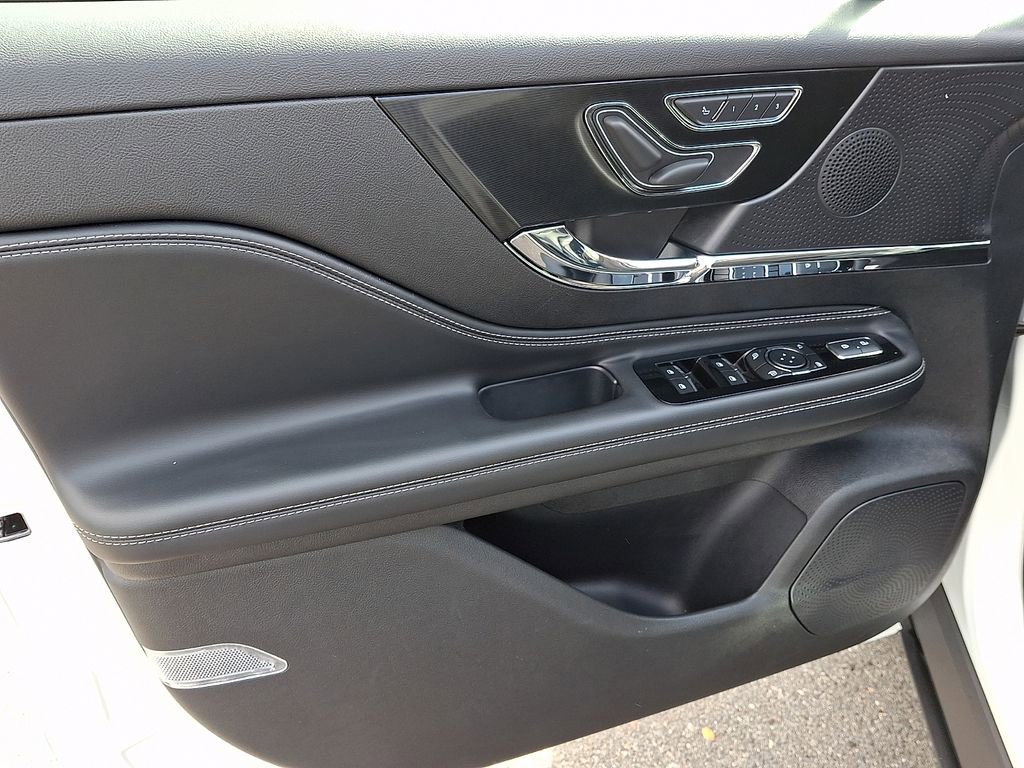 Used 2023 Lincoln Corsair AWD w/ Equipment Group 101A image 12