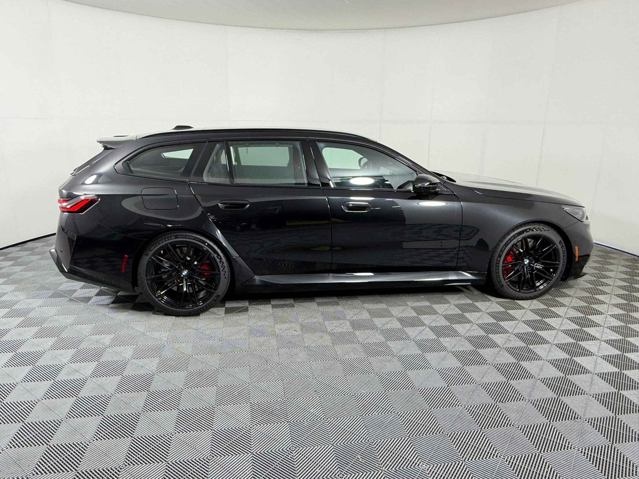 New 2027 BMW M5 Touring AWD/4WD image 8