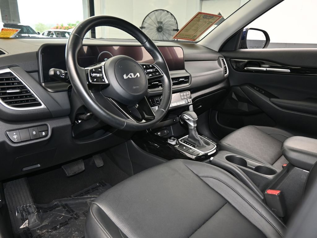 Used 2024 Kia Seltos EX image 12