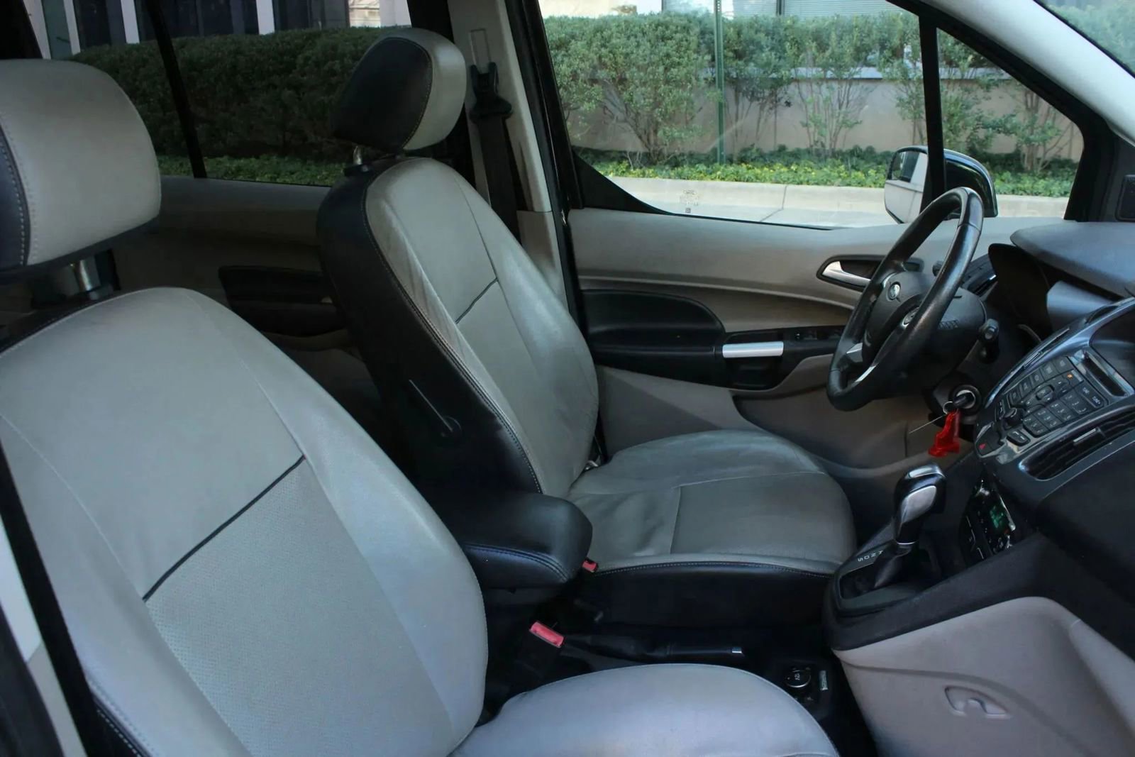 Used 2014 Ford Transit Connect Titanium FWD image 21