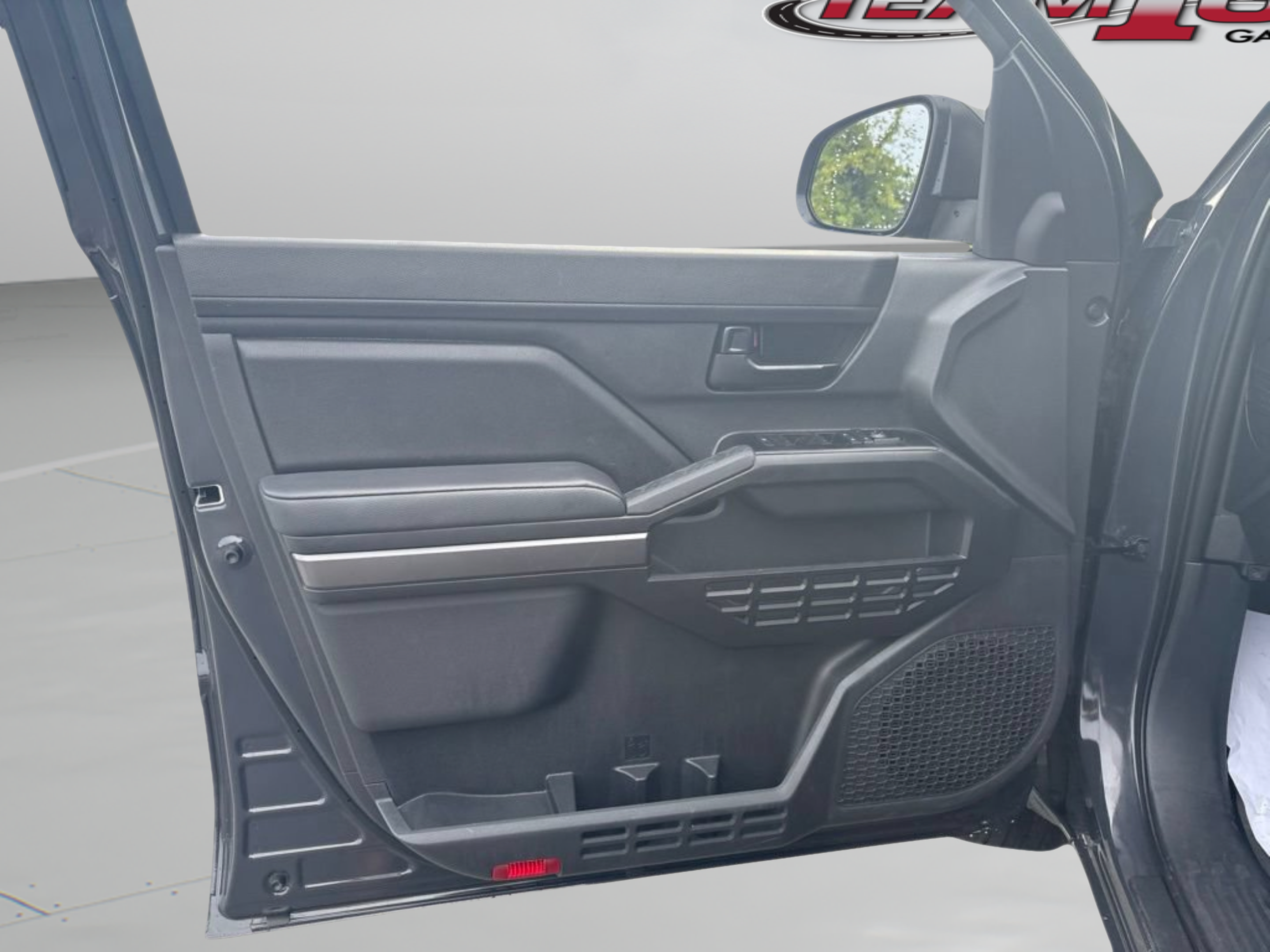 Certified 2025 Toyota Tacoma SR5 AWD/4WD image 18