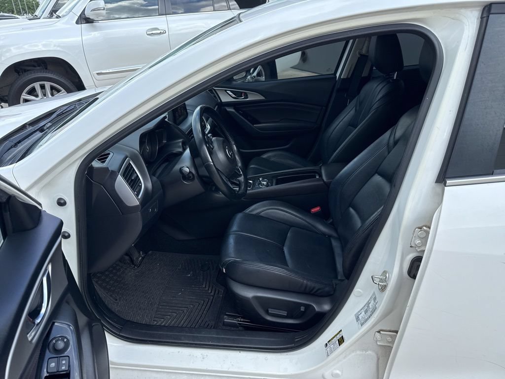 Used 2017 MAZDA MAZDA3 Touring FWD image 3