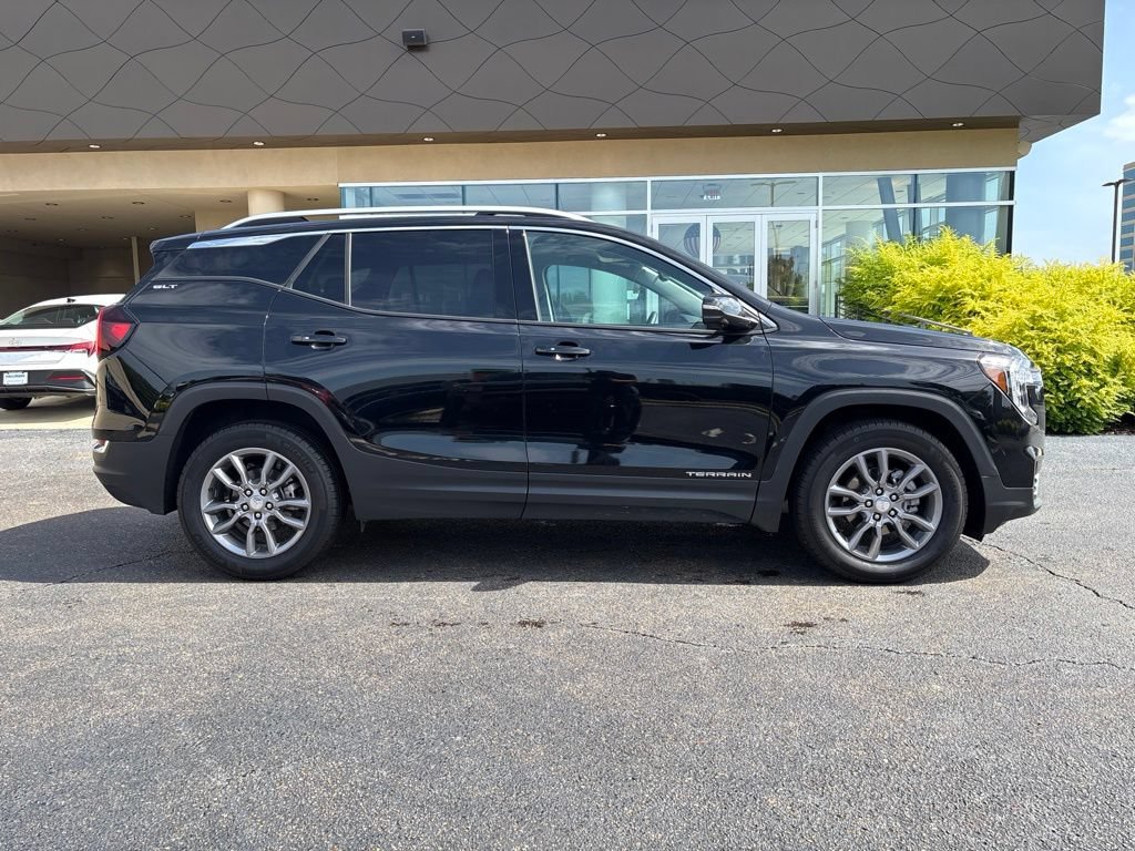 Used 2024 GMC Terrain SLT FWD image 4