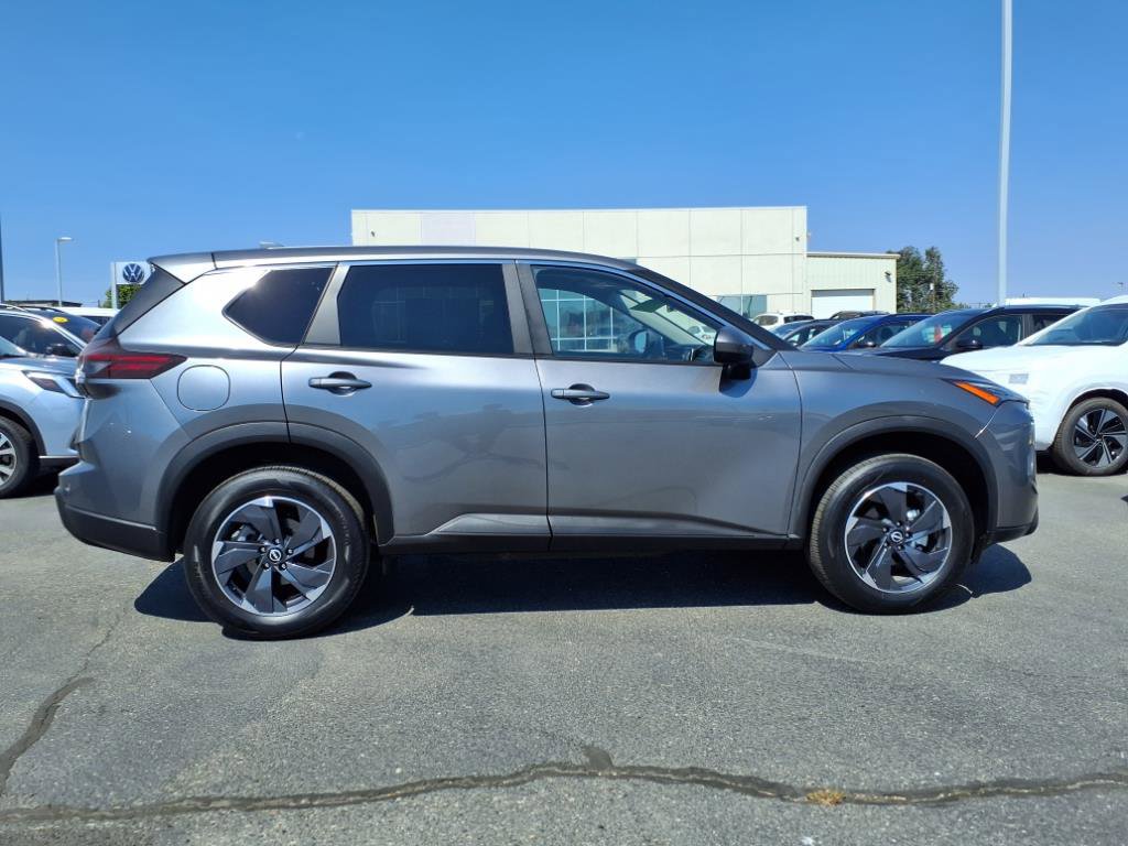 Used 2024 Nissan Rogue SV image 8