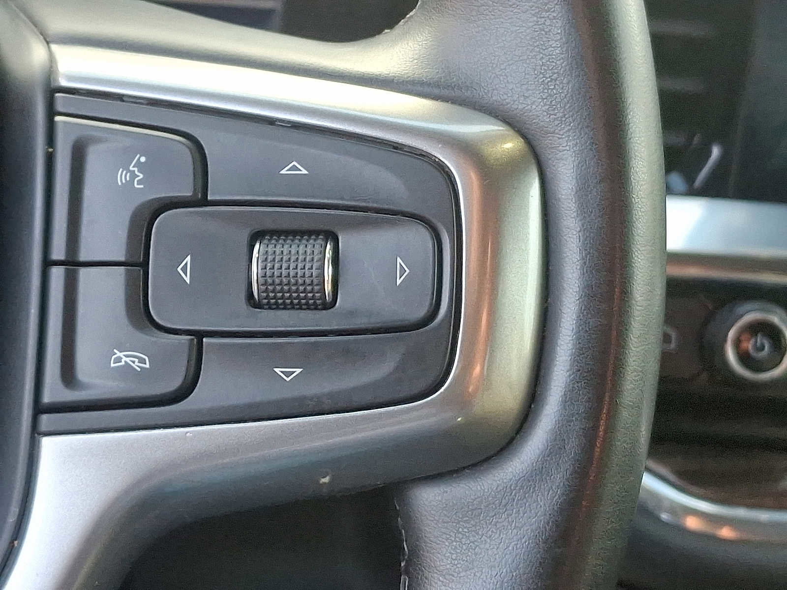 Used 2025 Chevrolet Silverado 1500 LT image 23