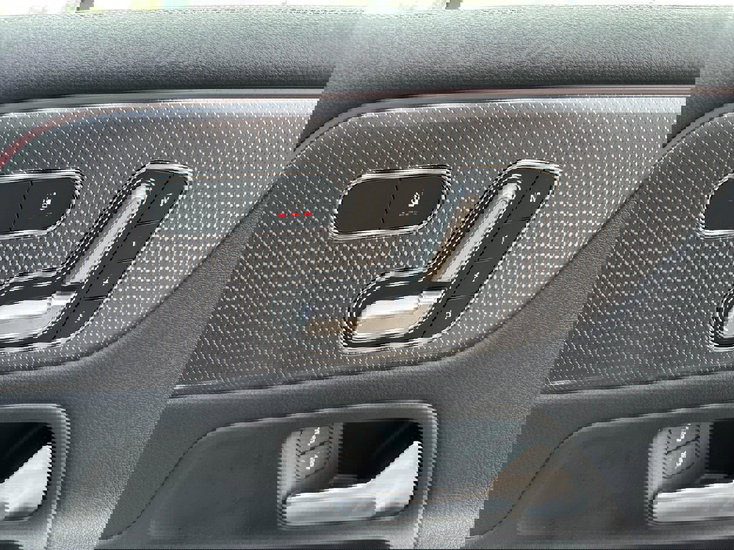 Used 2021 Mercedes-Benz GLB 250 4MATIC image 23