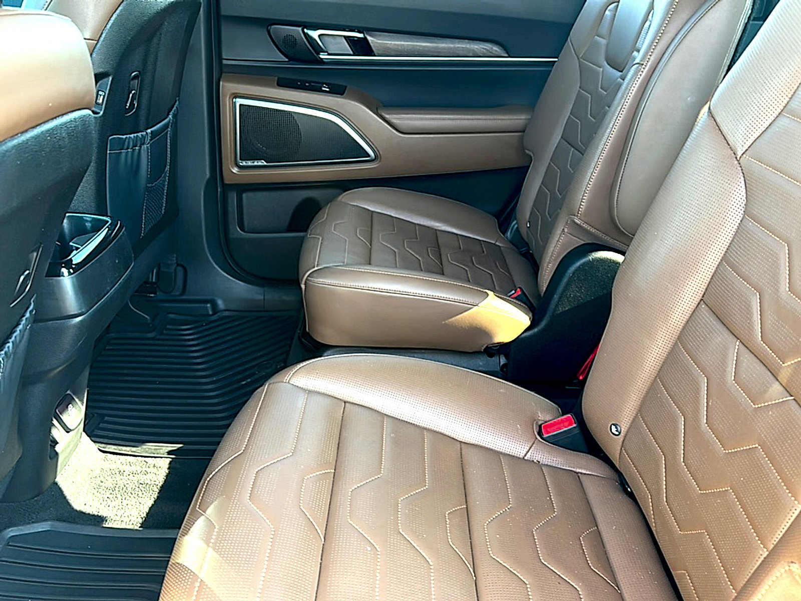 Used 2022 Kia Telluride SX w/ SX Prestige Package image 18