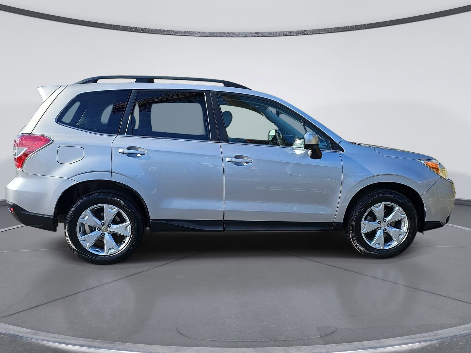 Used 2015 Subaru Forester 2.5i Limited w/ Popular Package #2 AWD/4WD image 2